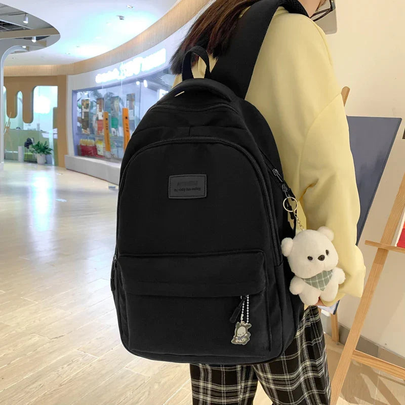 Geräumiger Nylon-Rucksack mit Laptopfach für Uni und Reisen