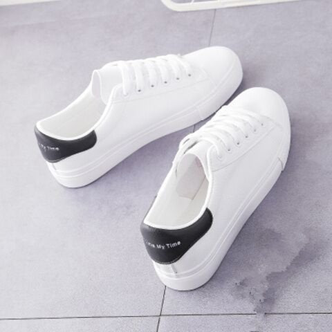 Minimalistische Low Top Sneaker Mit Plateausohle