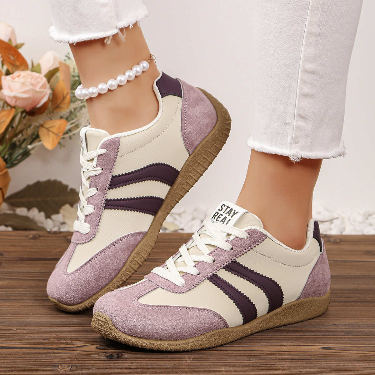 Orthopädische Sneaker mit Fussbettung und weiter Passform