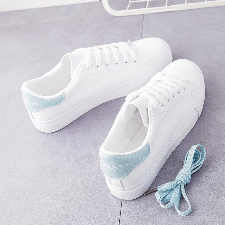 Minimalistische Low Top Sneaker Mit Plateausohle