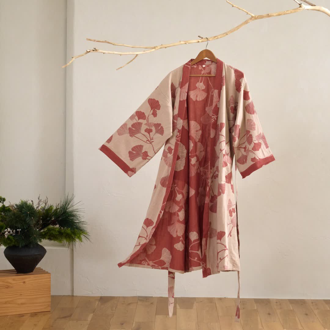 Leichter Kimono Bademantel aus Baumwolle mit Ginkgo-Muster