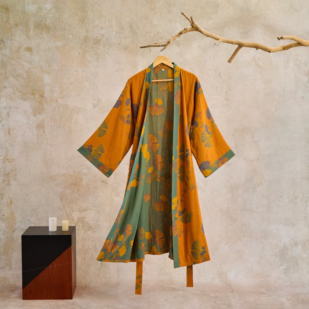 Leichter Kimono Bademantel aus Baumwolle mit Ginkgo-Muster