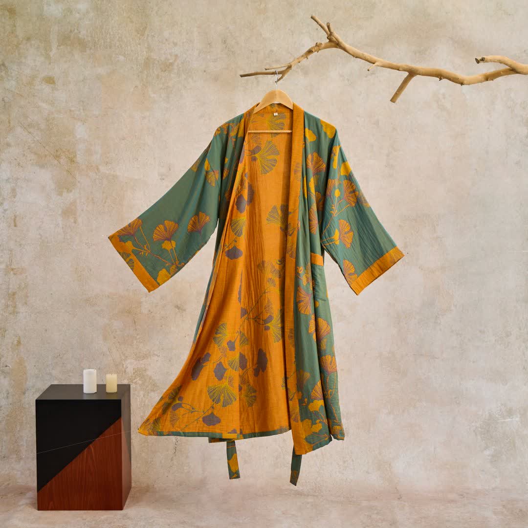 Leichter Kimono Bademantel aus Baumwolle mit Ginkgo-Muster