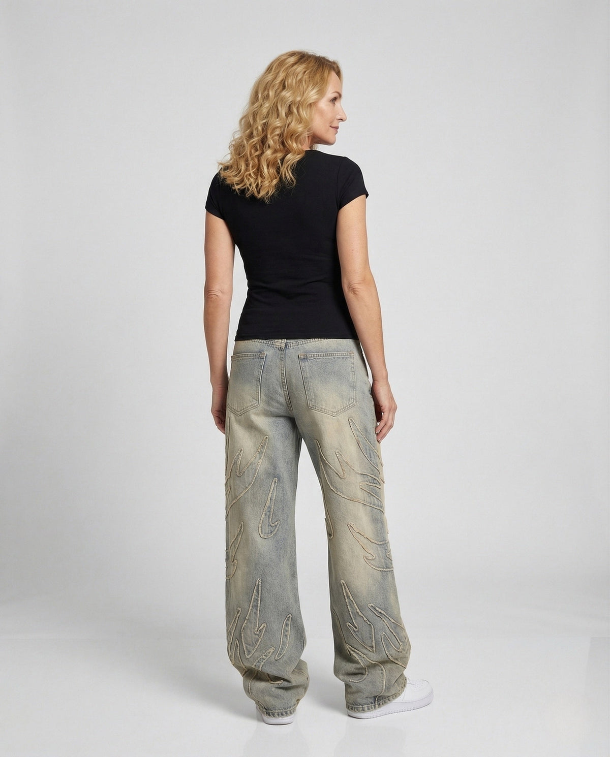 Weite Unisex Destroy Jeans mit Cutouts und Fransen