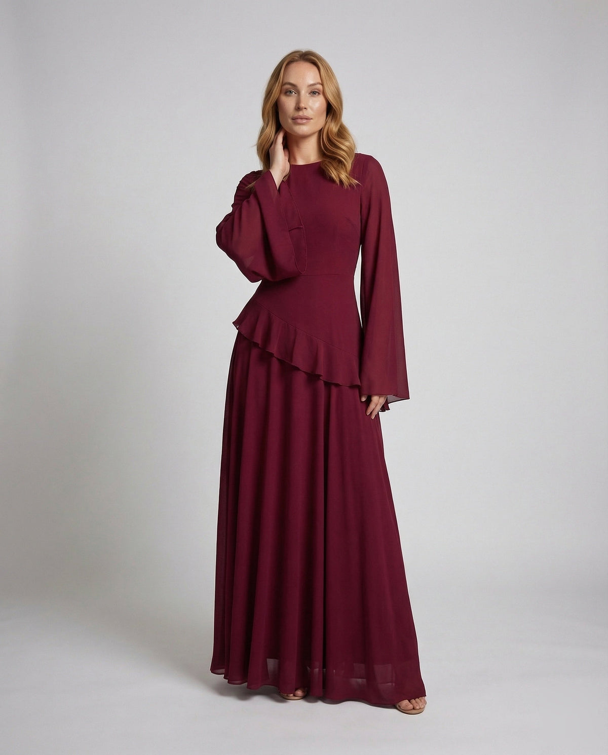Elegantes Damen Maxikleid mit Glockenärmeln und Stufenrock