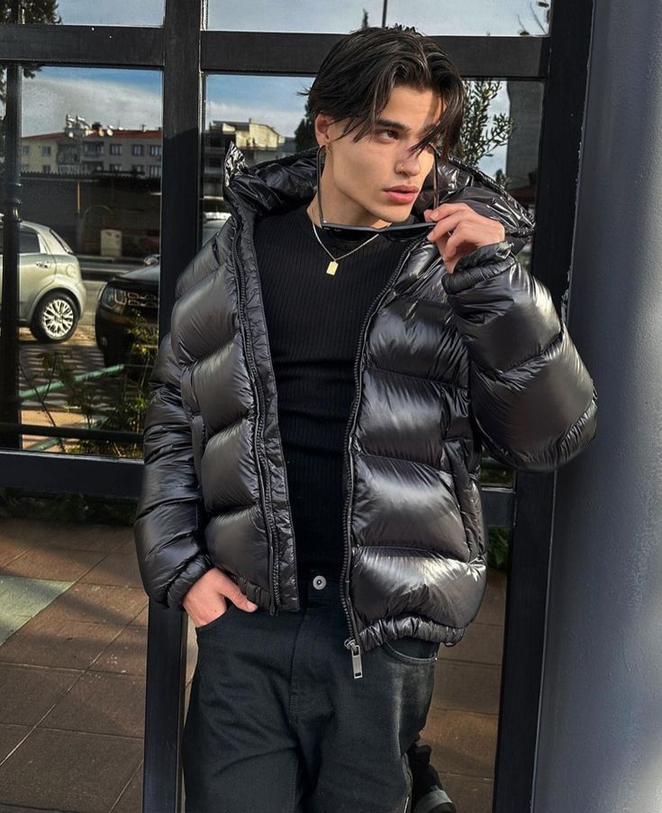 Gepolsterte Kurzjacke mit Kapuze und Sherpa-Futter