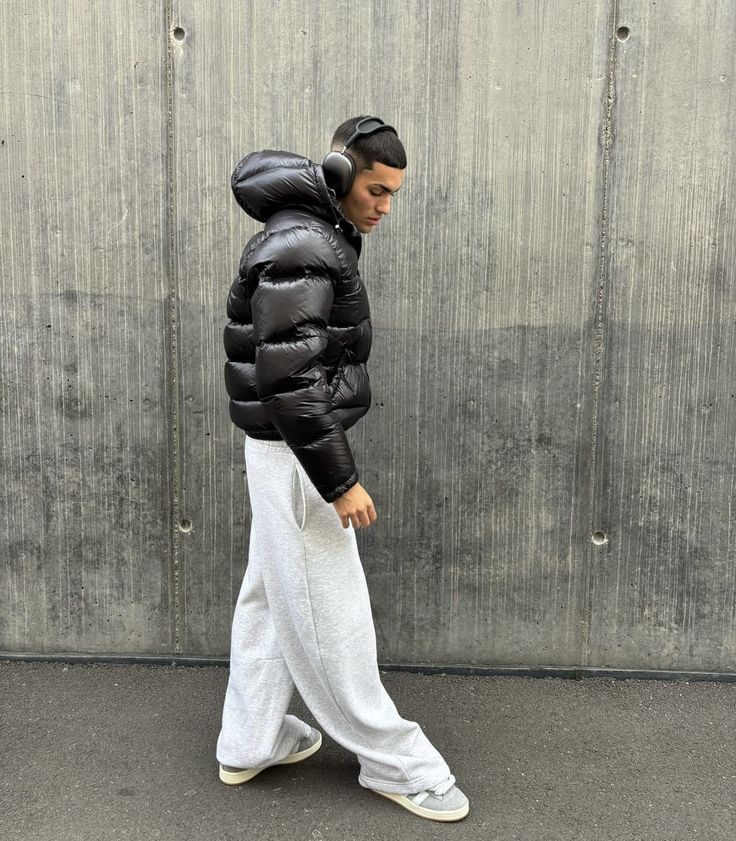 Gepolsterte Kurzjacke mit Kapuze und Sherpa-Futter