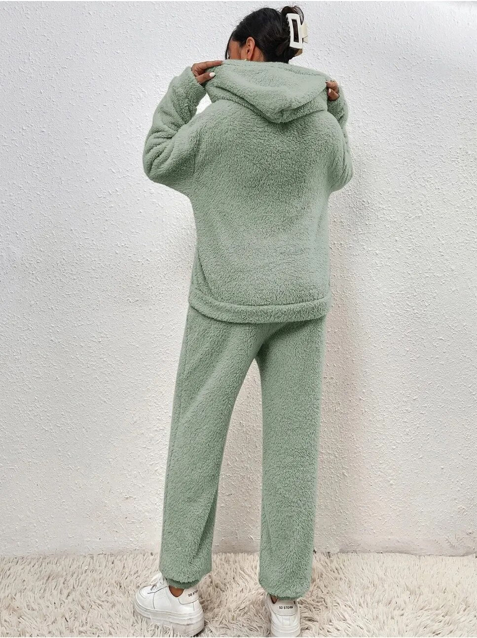 Kuscheliger Damen Teddy Hausanzug mit Kapuze und Kängurutasche