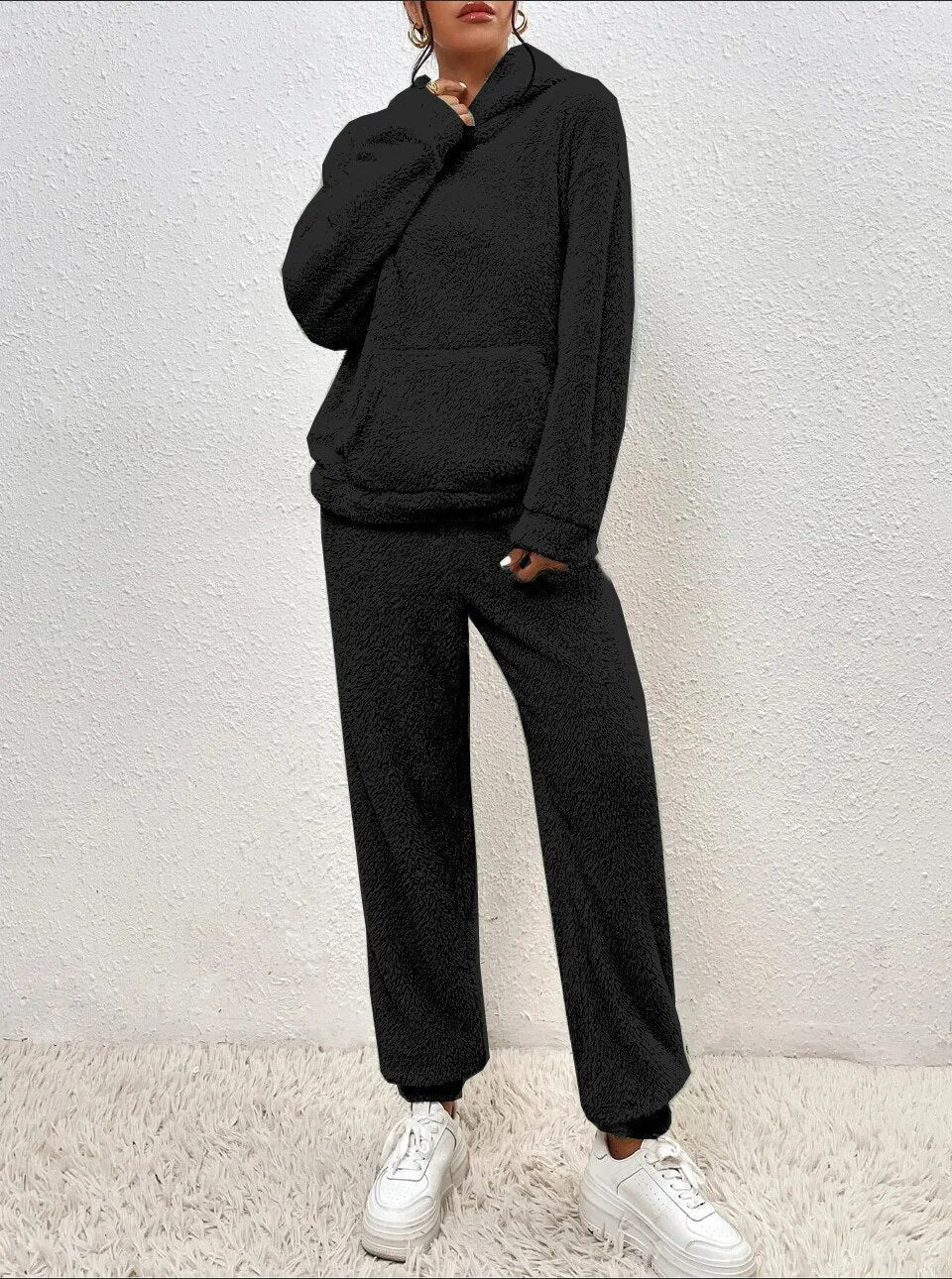 Kuscheliger Damen Teddy Hausanzug mit Kapuze und Kängurutasche