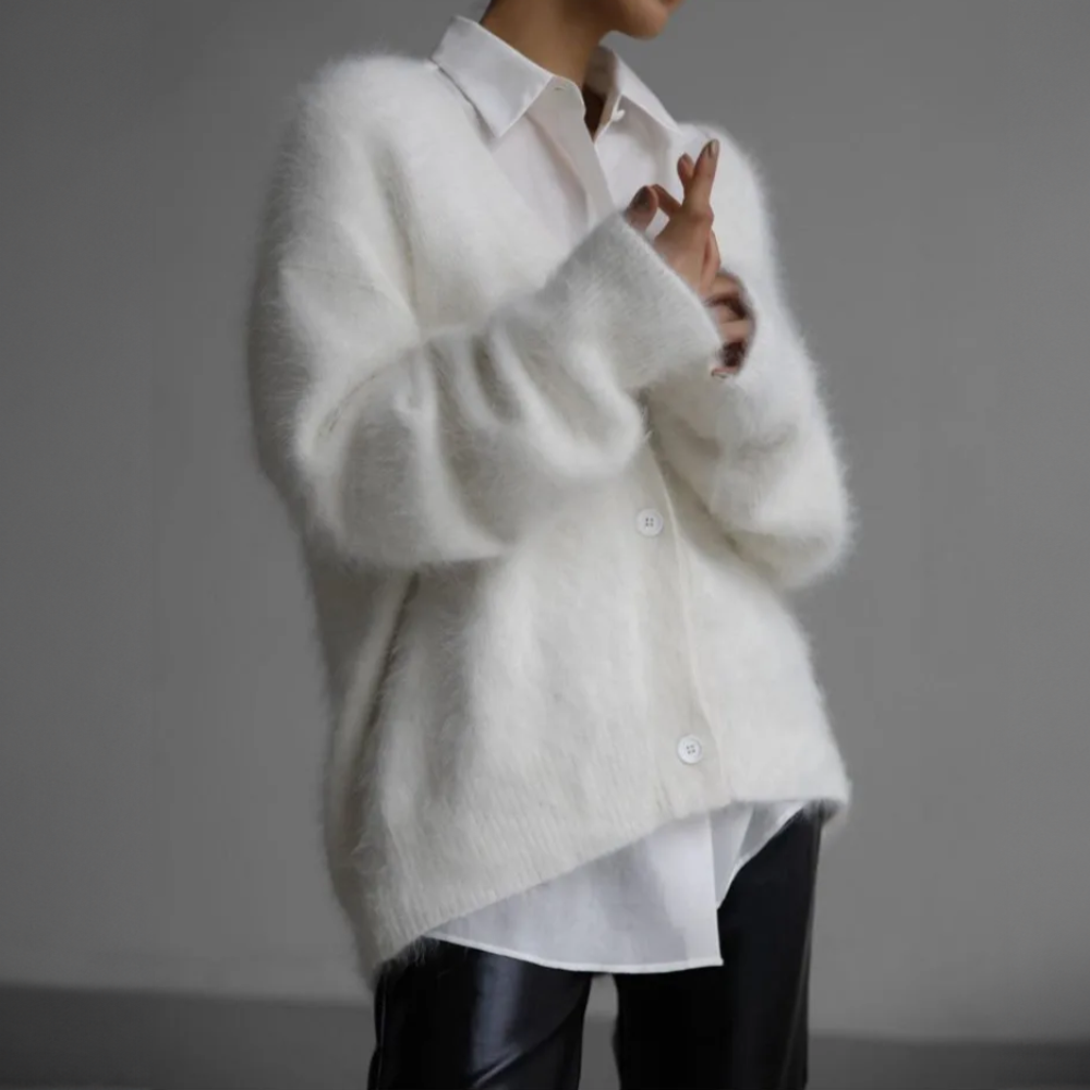 Flauschige Damen Strickjacke Mit V Ausschnitt
