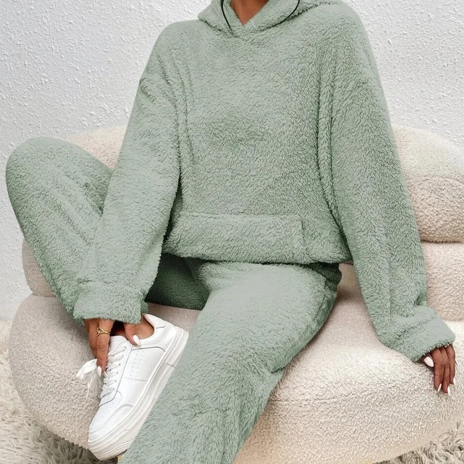 Kuscheliger Damen Teddy Hausanzug mit Kapuze und Kängurutasche