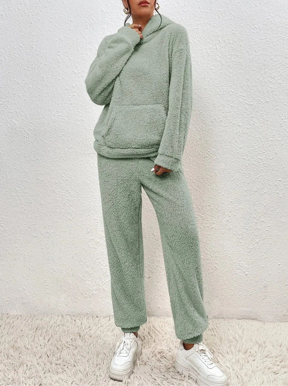 Kuscheliger Damen Teddy Hausanzug mit Kapuze und Kängurutasche