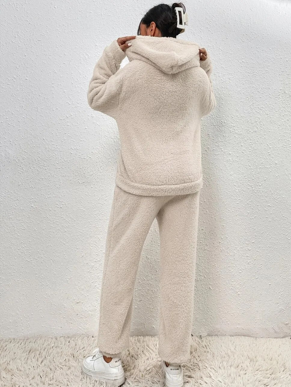 Kuscheliger Damen Teddy Hausanzug mit Kapuze und Kängurutasche