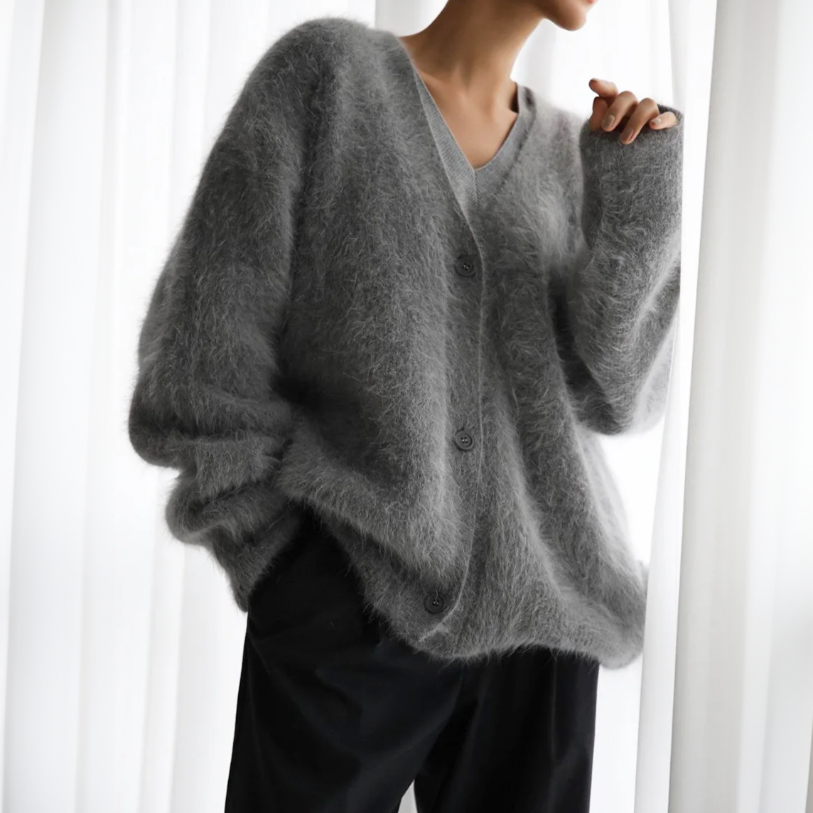 Flauschige Damen Strickjacke Mit V Ausschnitt
