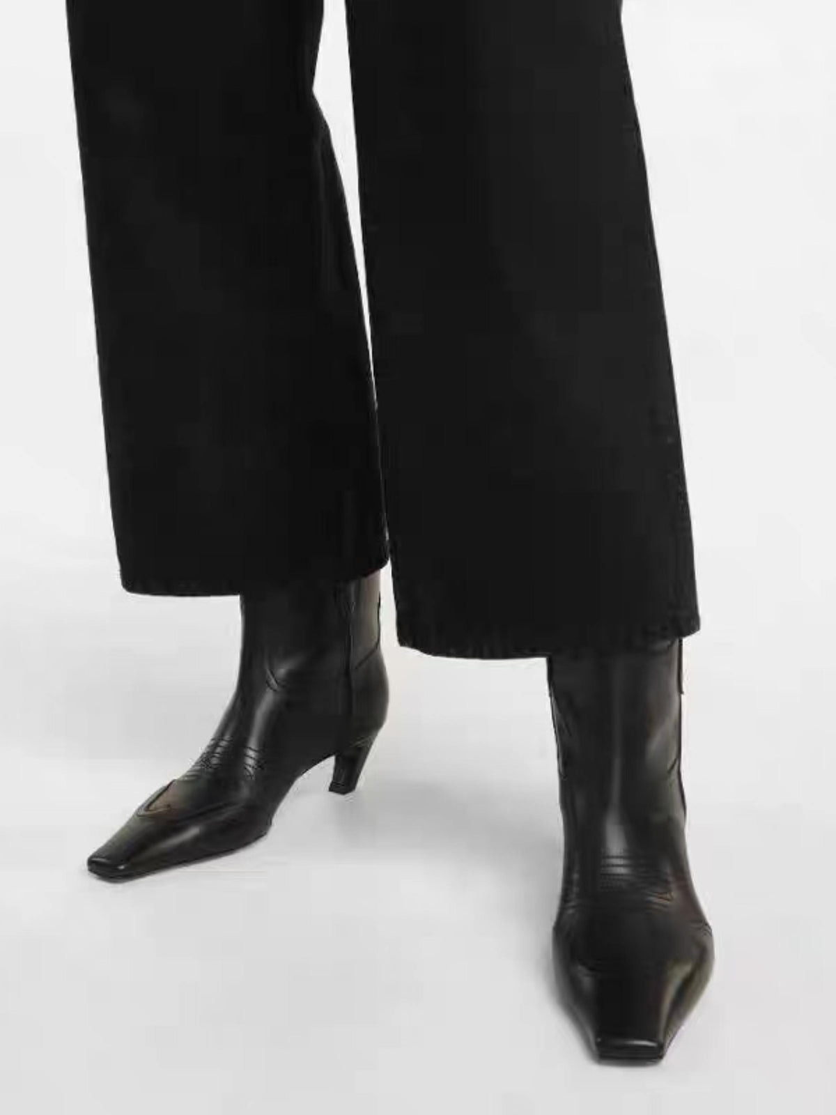 Damen Westernstiefel mit kleinem Absatz und spitzer Zehe