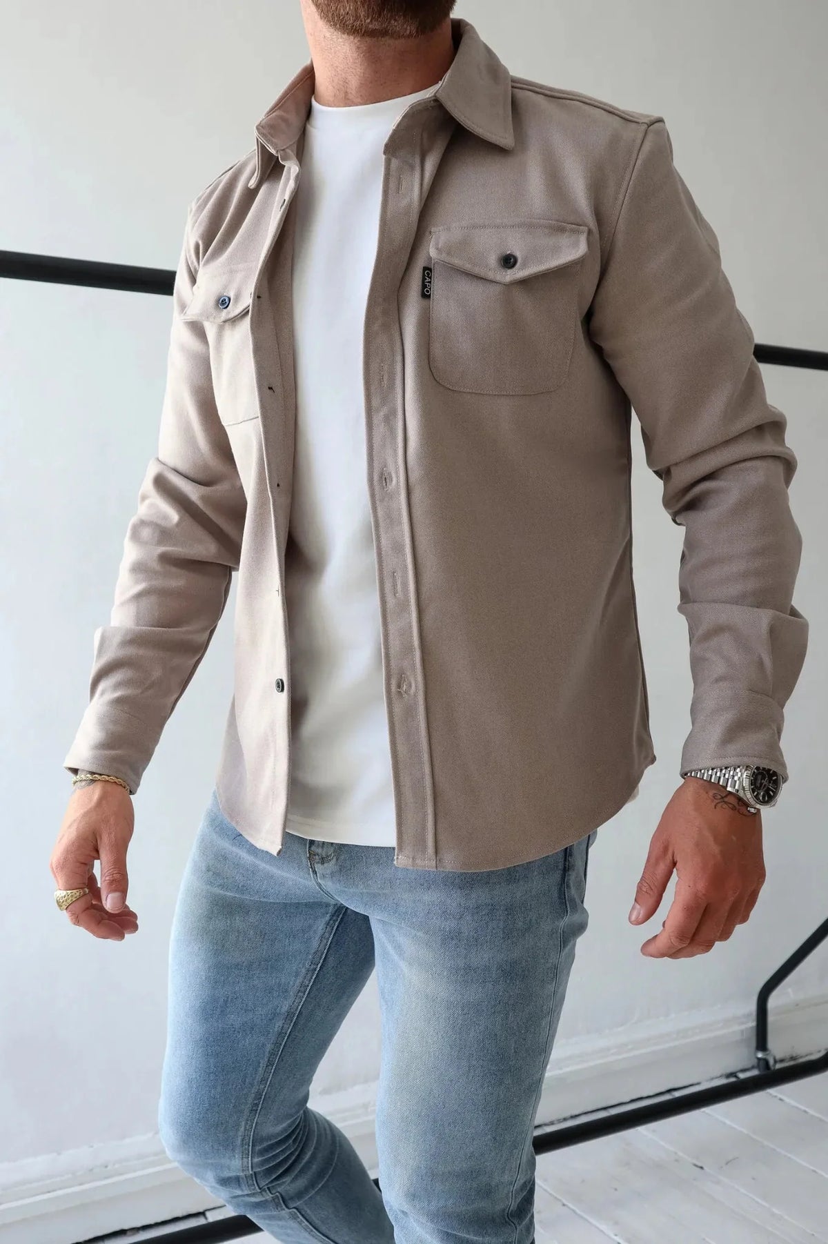 Leichte Hemdjacke mit Brusttaschen und Knopfleiste