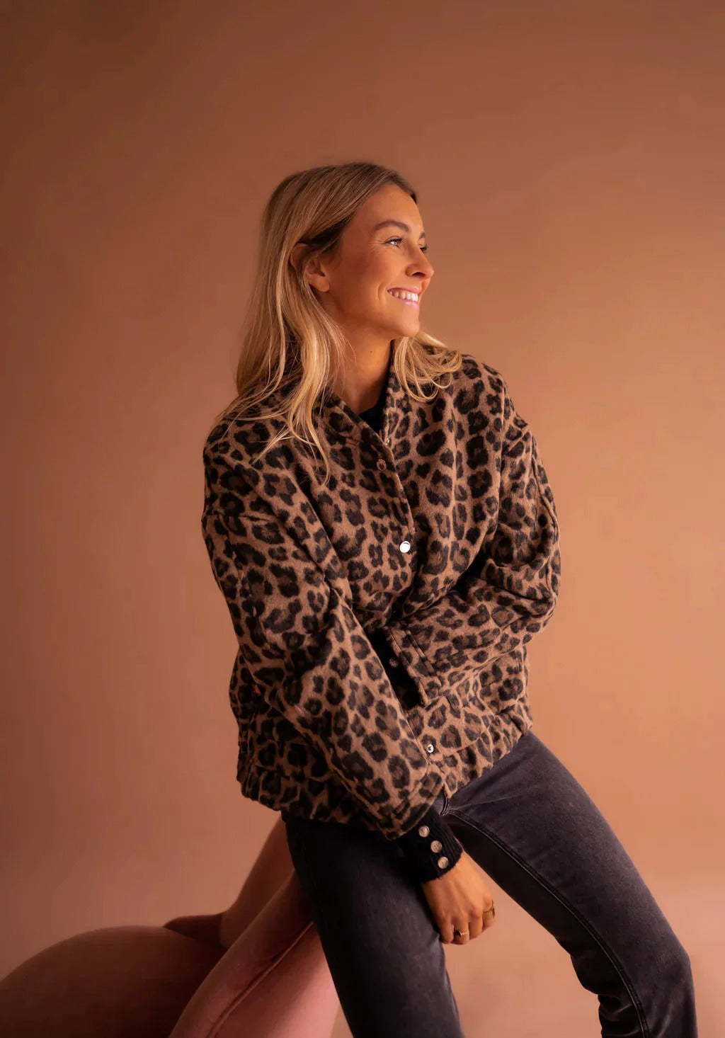 Damen Bomberjacke mit Leopardenmuster und Druckknöpfen