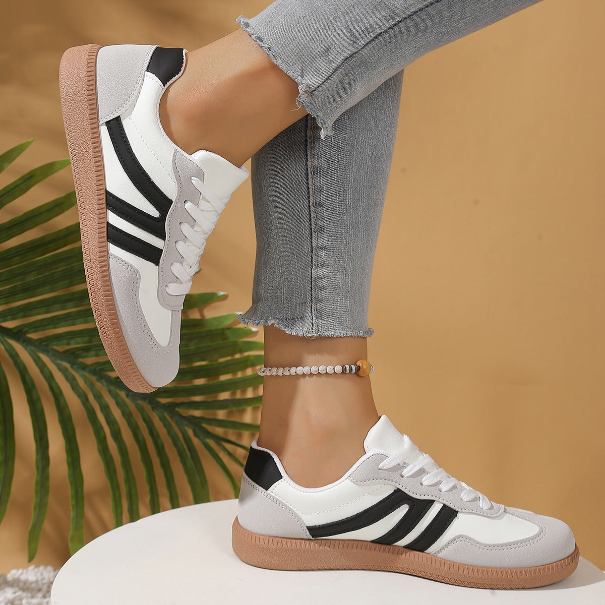 Damen Retro Sneaker aus Wildleder