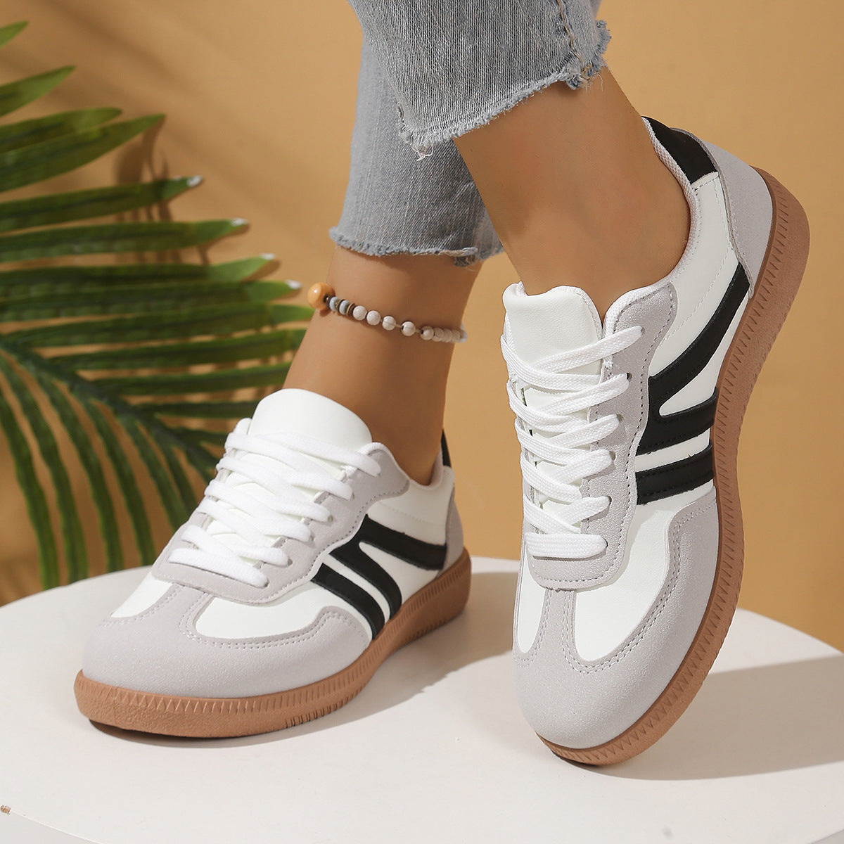 Damen Retro Sneaker aus Wildleder