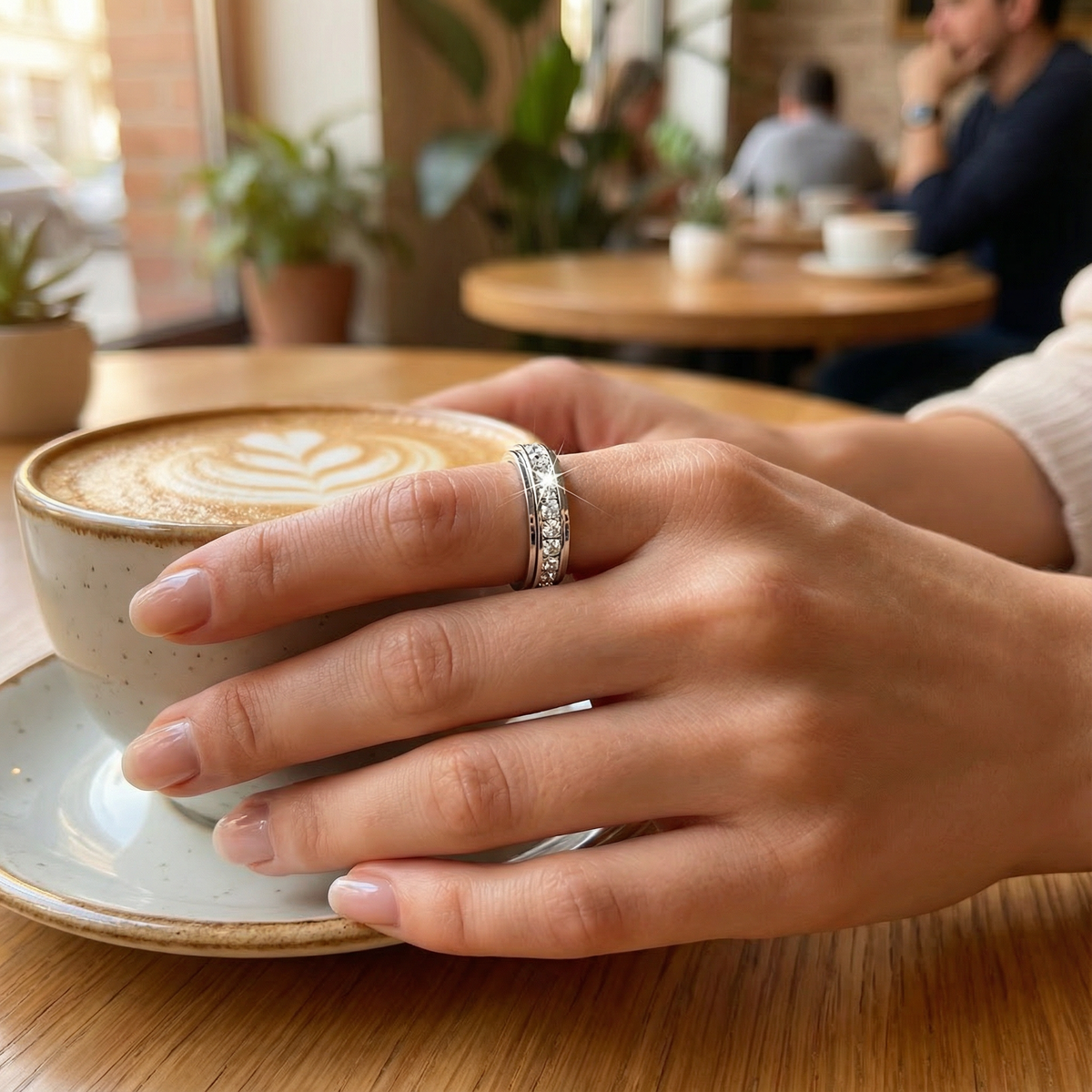 Drehbarer Spinner Ring mit Zirkonia Steinen