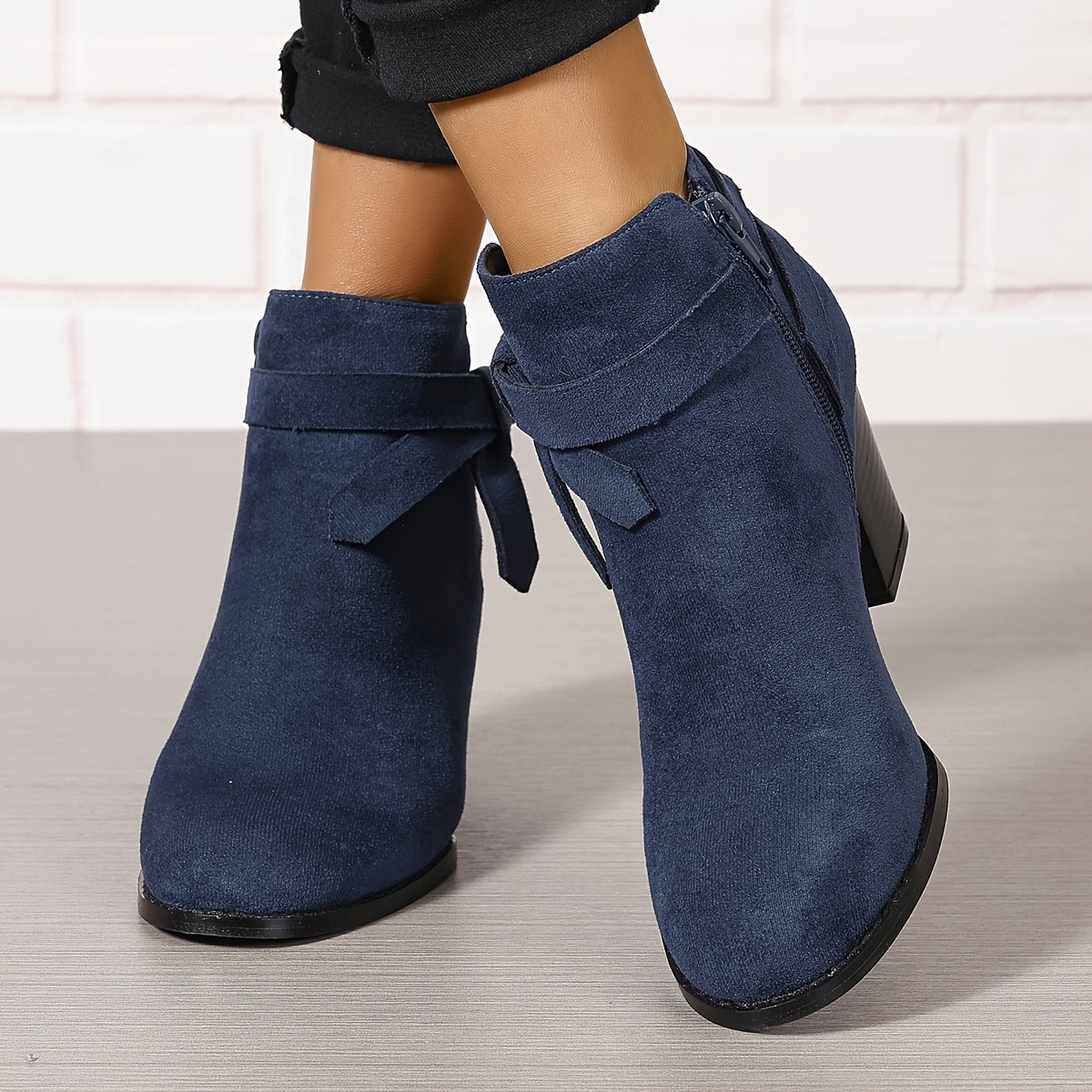 Spitze Damen Stiefeletten mit Blockabsatz und Schleife