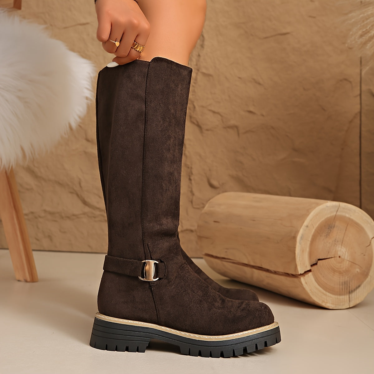 Kniehohe Damenstiefel mit Blockabsatz und Profilsohle