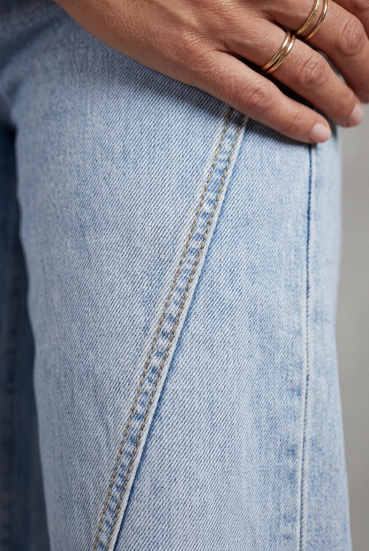 Jean droit taille haute à surpiqûres