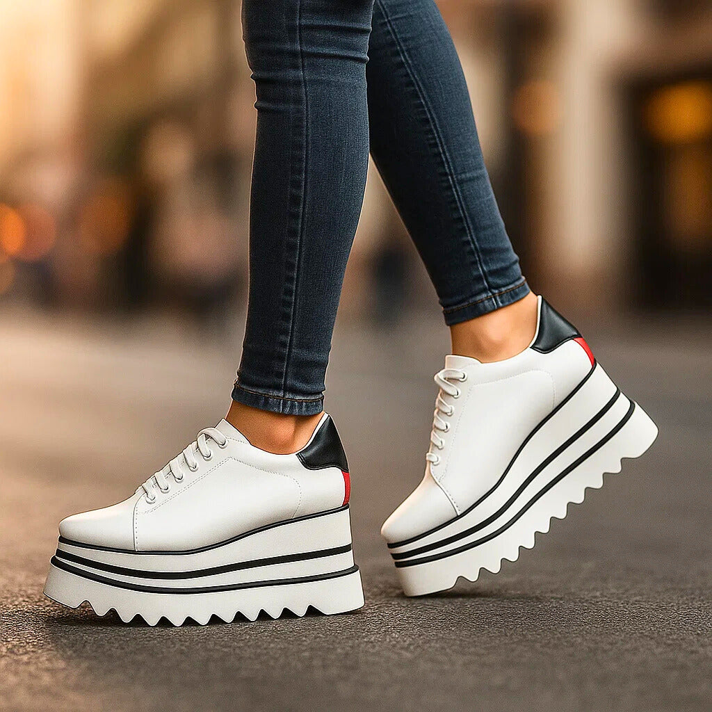 Damen Plateau Sneaker mit Doppelstreifen und Profilsohle
