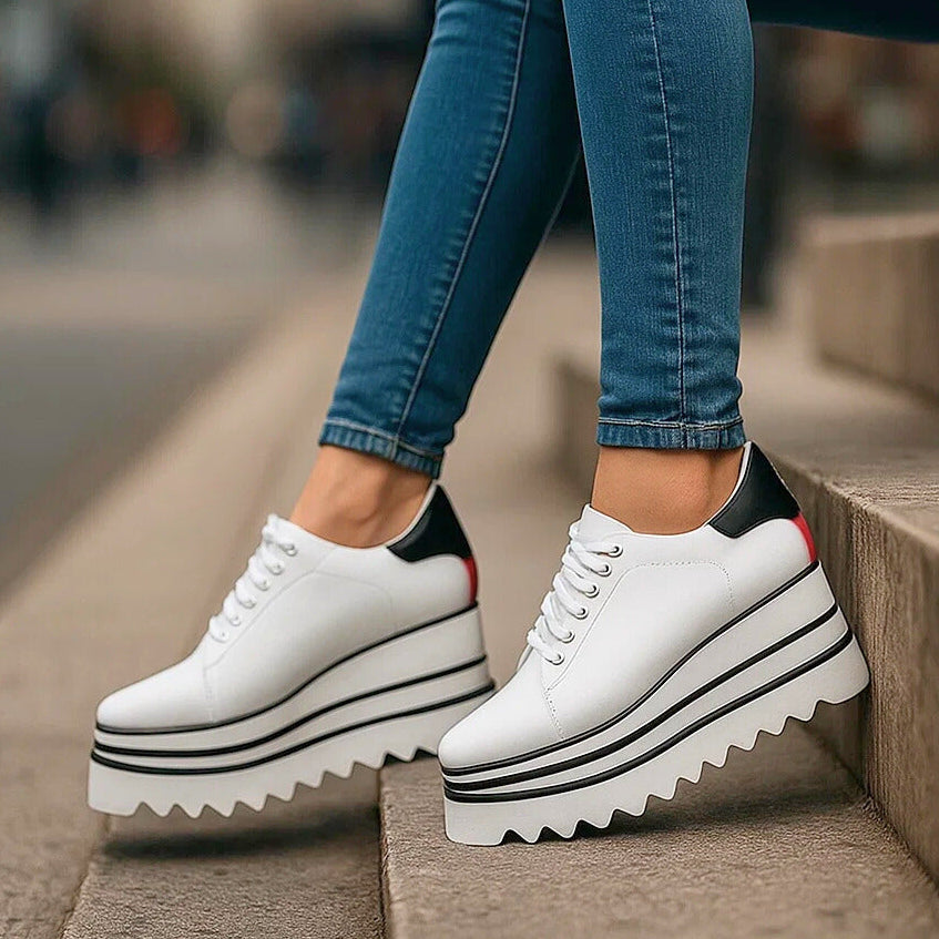 Damen Plateau Sneaker mit Doppelstreifen und Profilsohle