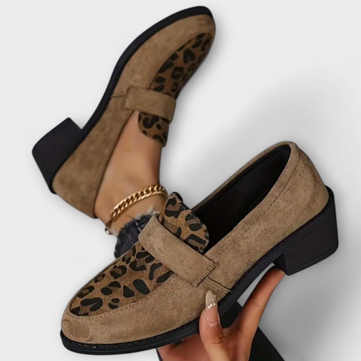 Orthopädische Pumps mit Leopardenmuster und breiter Spitze