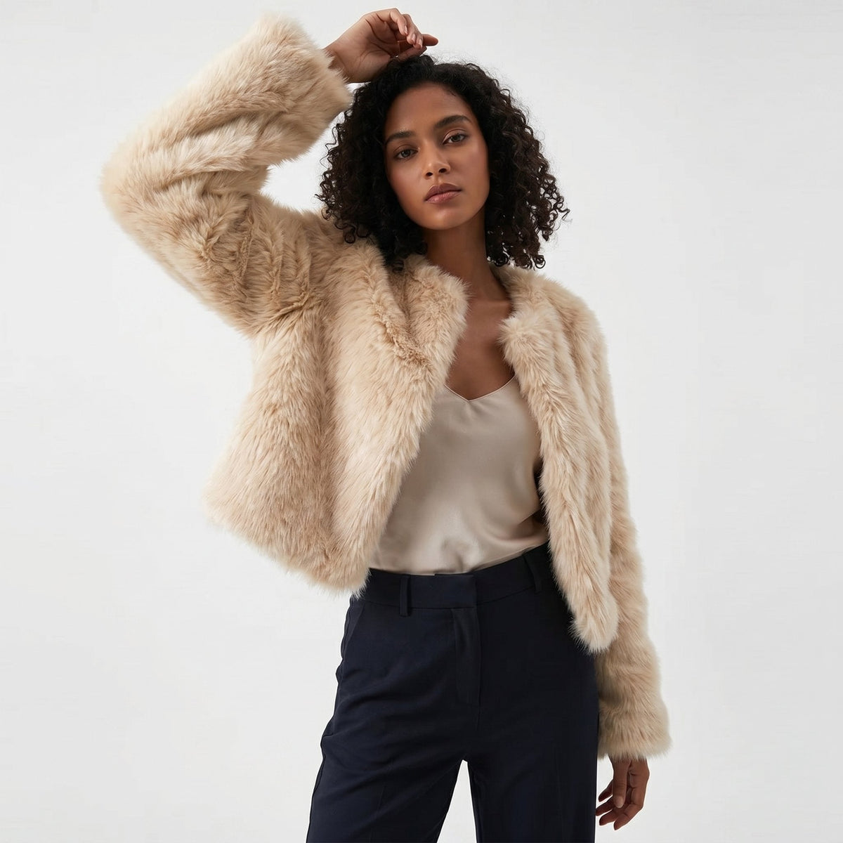 Flauschige Damen Kurzjacke aus Kunstpelz im Cardigan-Stil