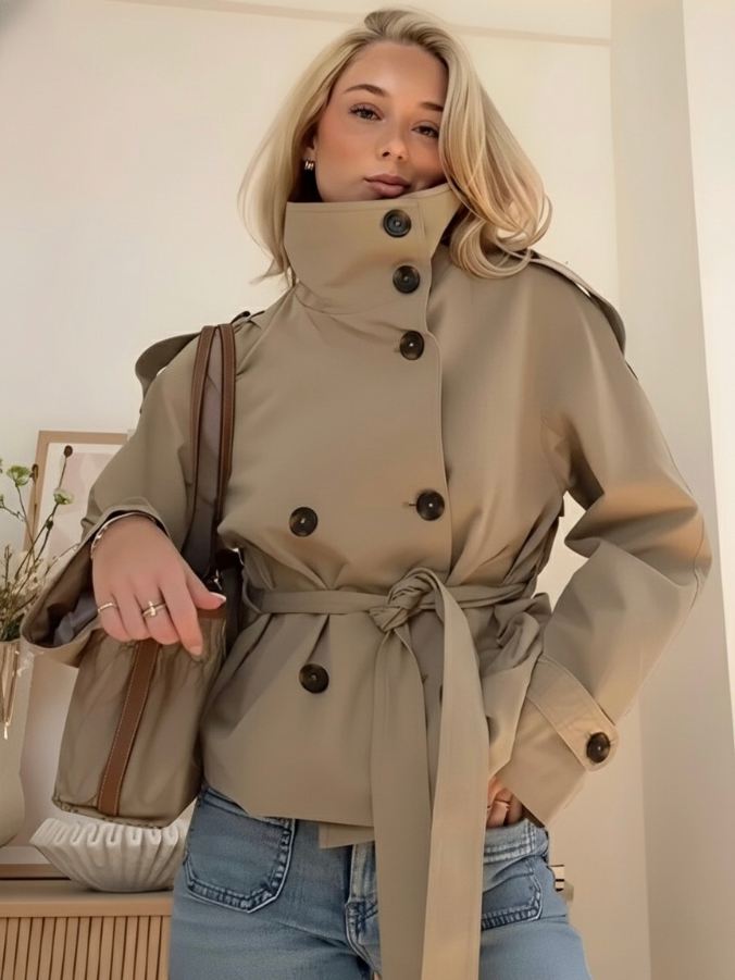 Kurze Damen Jacke mit Zweireihiger Knopfleiste und Bindegürtel