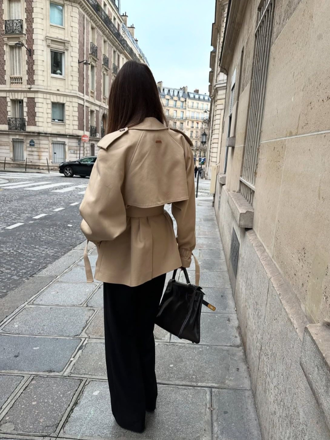 Kurze Damen Jacke mit Zweireihiger Knopfleiste und Bindegürtel