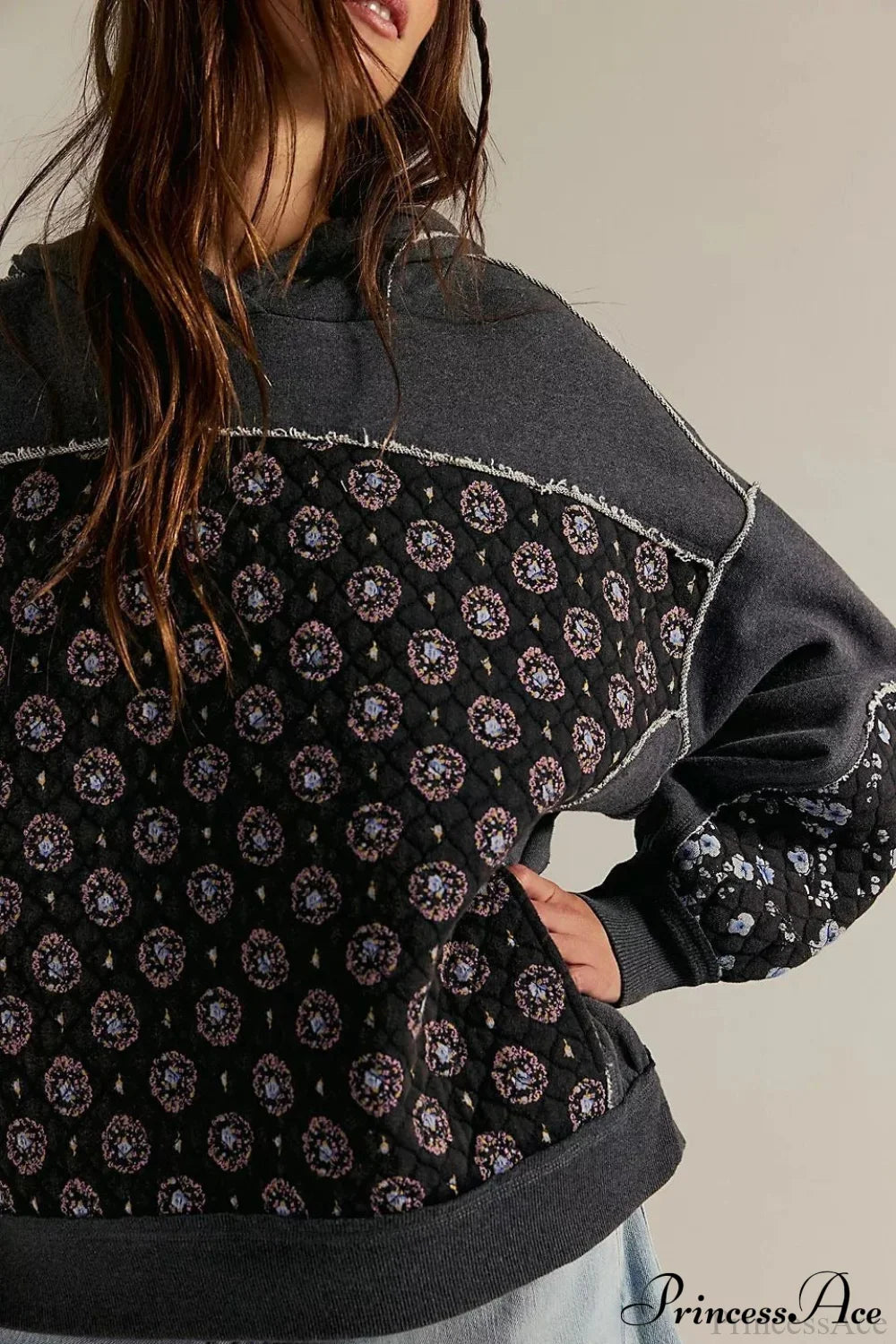 Lockerer Kapuzenpullover mit Stickerei-Detail