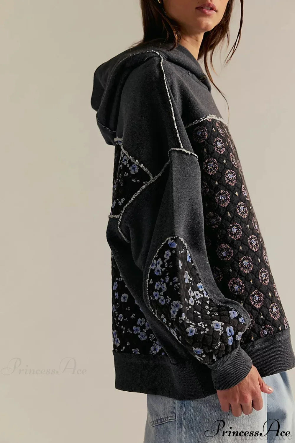 Lockerer Kapuzenpullover mit Stickerei-Detail
