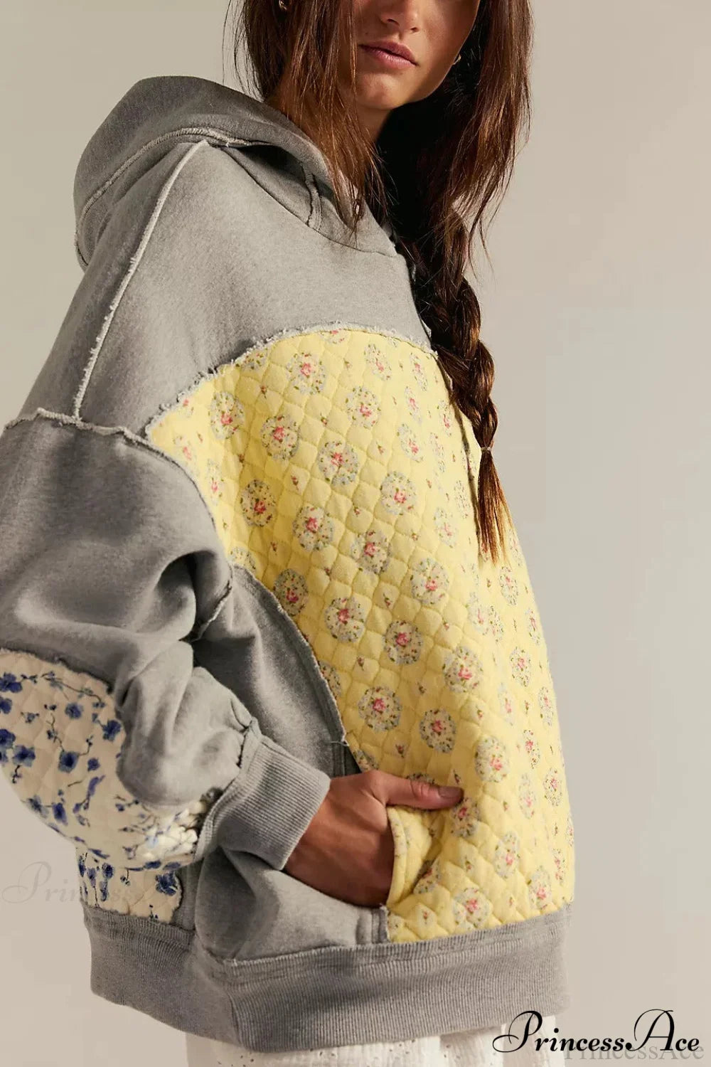 Lockerer Kapuzenpullover mit Stickerei-Detail