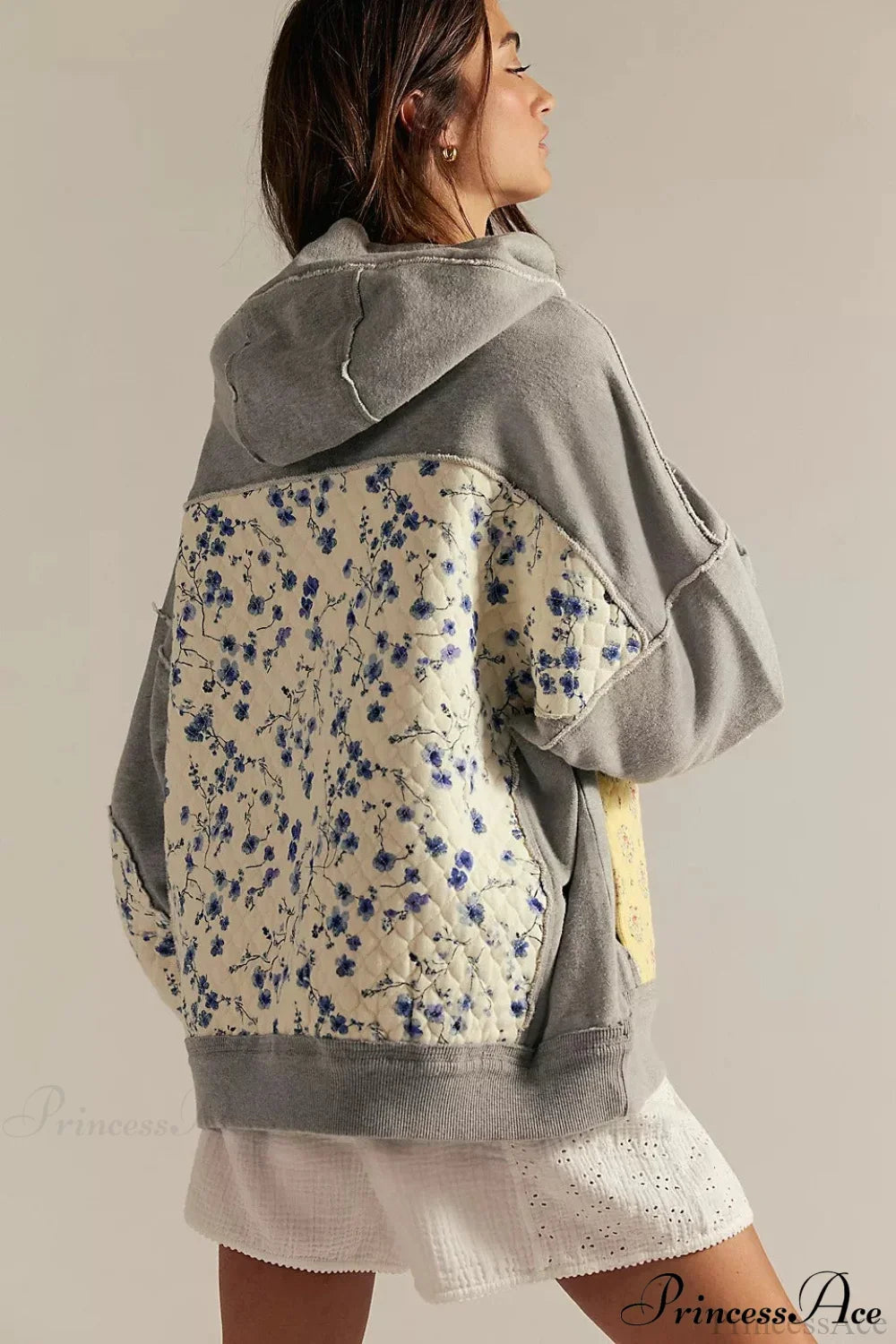 Lockerer Kapuzenpullover mit Stickerei-Detail