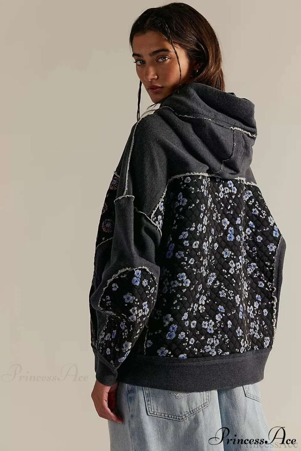 Lockerer Kapuzenpullover mit Stickerei-Detail