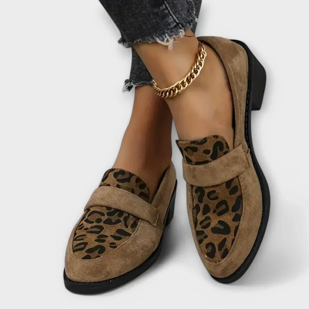 Orthopädische Pumps mit Leopardenmuster und breiter Spitze