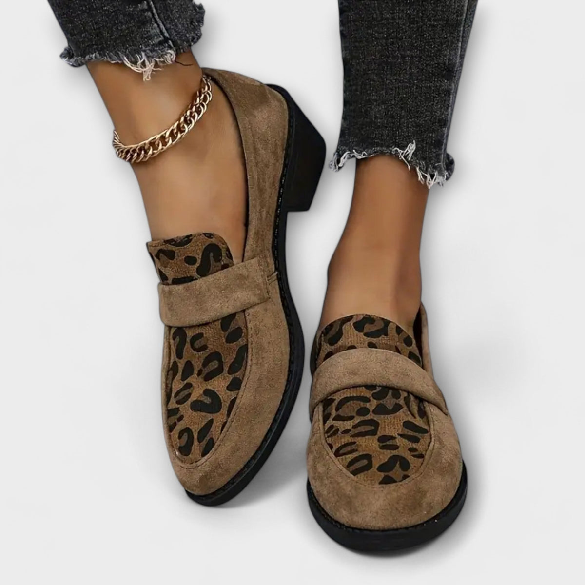 Orthopädische Pumps mit Leopardenmuster und breiter Spitze