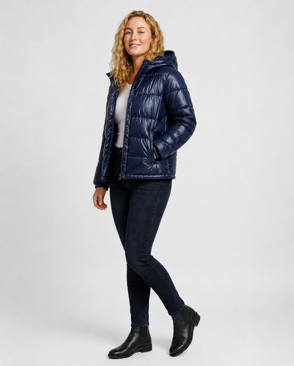 Kurze Damen Steppjacke mit Kapuze in Glanzoptik