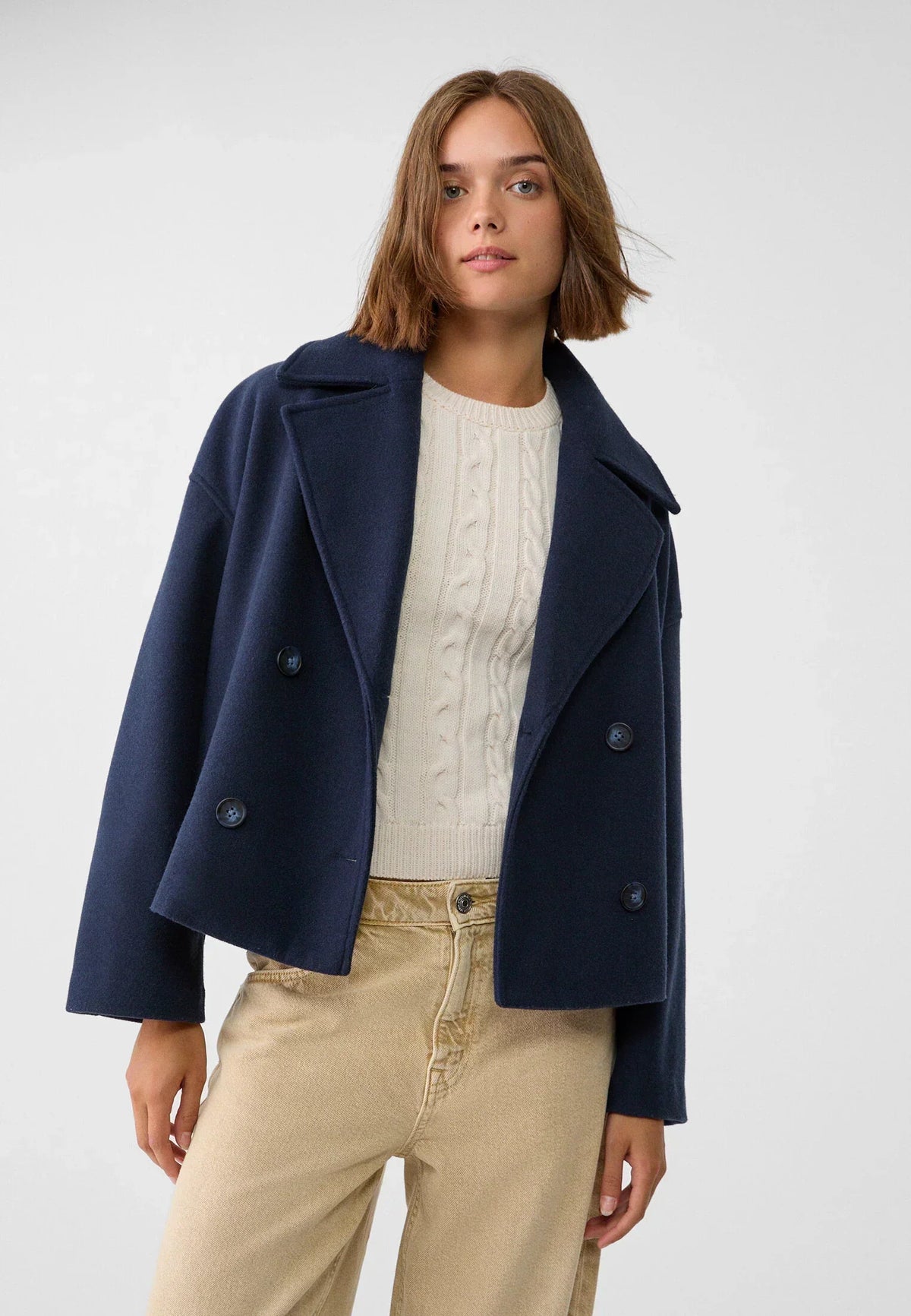 Kurze Zweireihige Damen Jacke mit Lockerem Schnitt