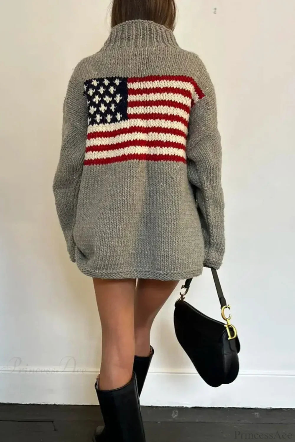 Lockerer Strickpullover mit Stehkragen und Retro Flaggenmotiv