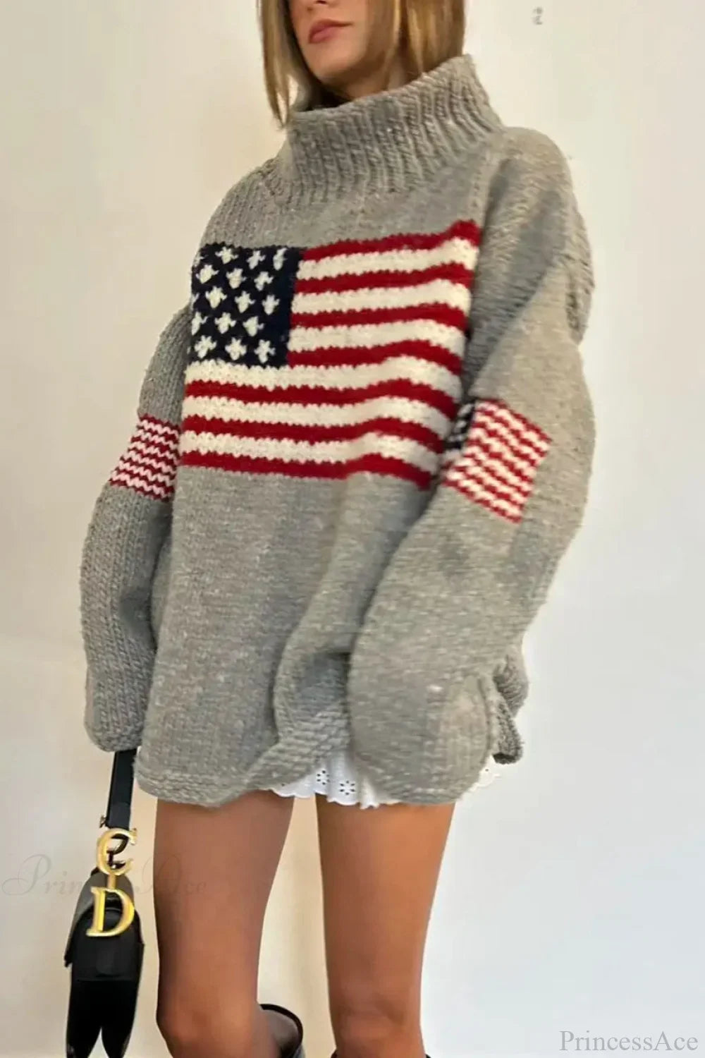 Lockerer Strickpullover mit Stehkragen und Retro Flaggenmotiv
