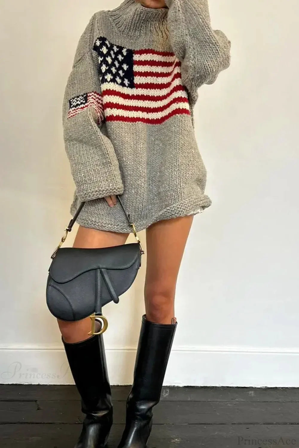 Lockerer Strickpullover mit Stehkragen und Retro Flaggenmotiv