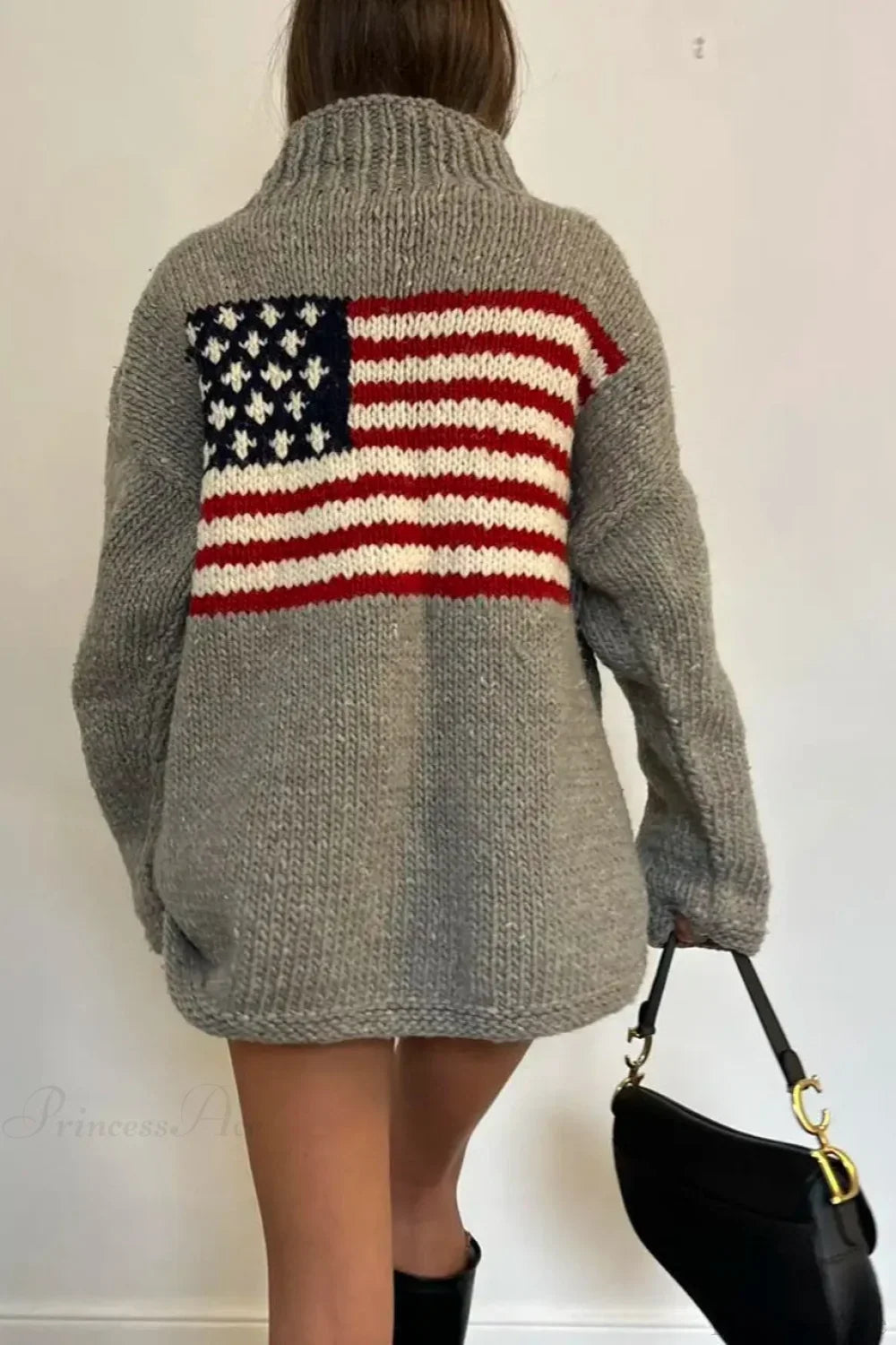 Lockerer Strickpullover mit Stehkragen und Retro Flaggenmotiv