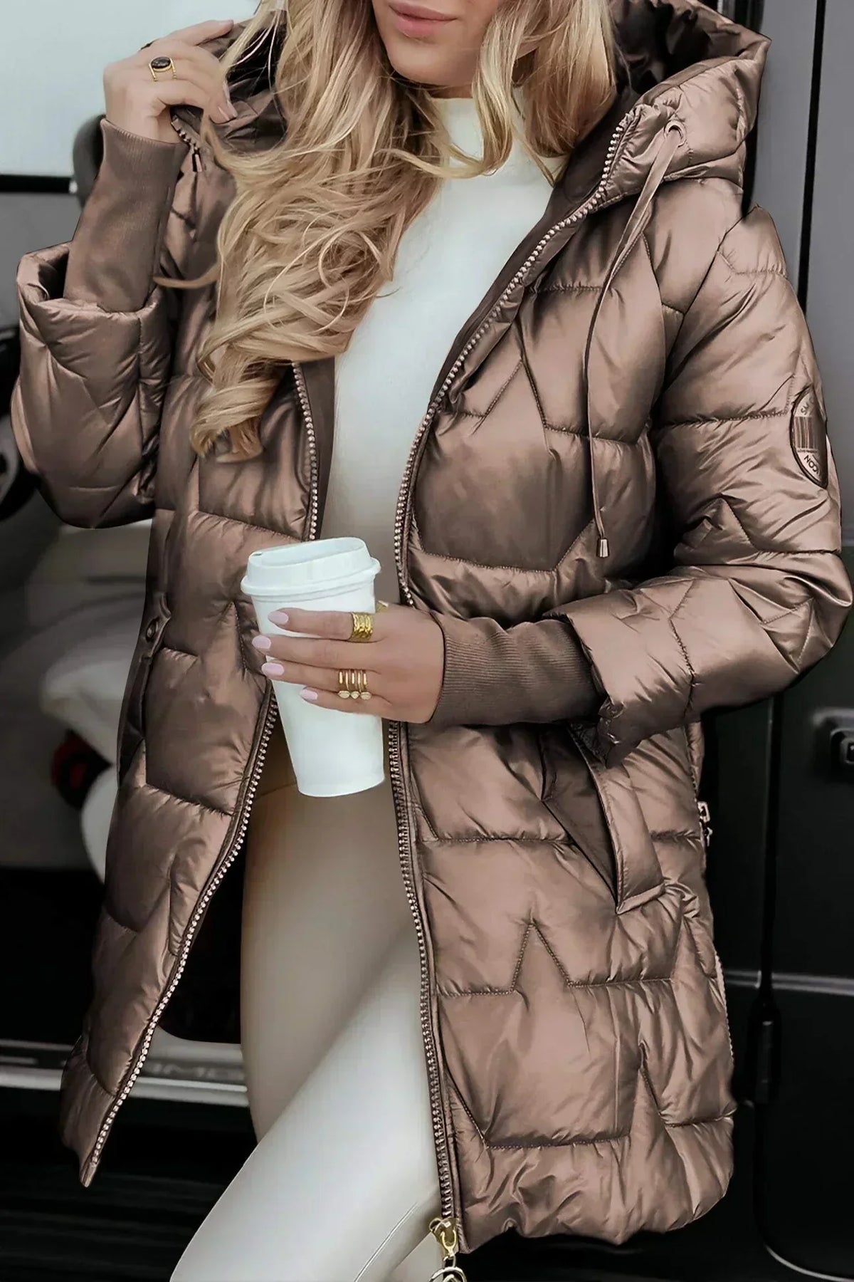 Leichte Damen Steppjacke mit Kapuze und Verlängertem Schnitt