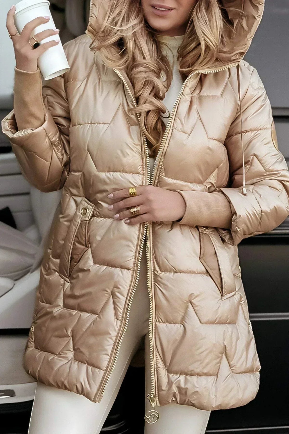 Leichte Damen Steppjacke mit Kapuze und Verlängertem Schnitt