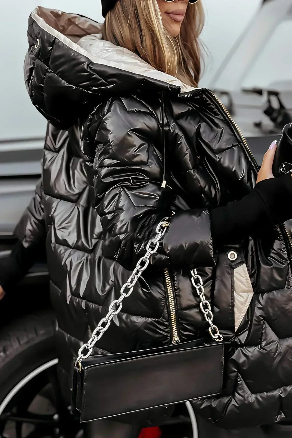 Leichte Damen Steppjacke mit Kapuze und Verlängertem Schnitt