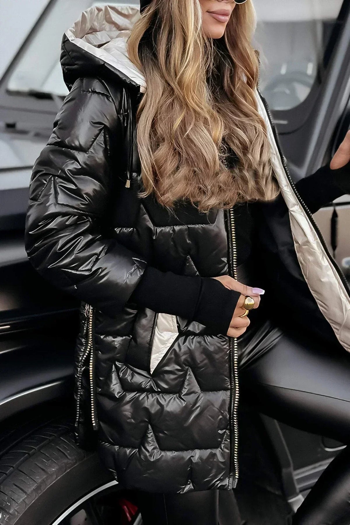 Leichte Damen Steppjacke mit Kapuze und Verlängertem Schnitt